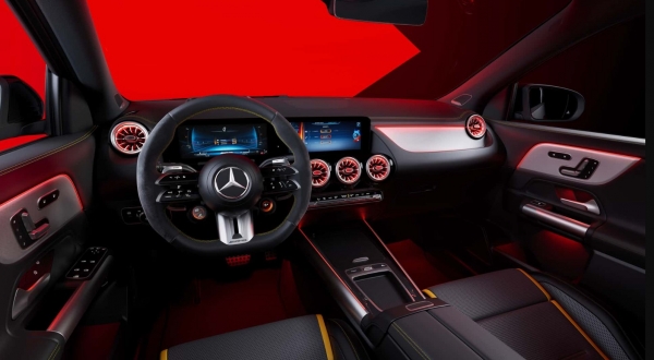 
            Представлен обновленный кроссовер Mercedes-AMG GLA 45 S
        